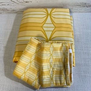 DesignArt Duvet and Pillow Shams Yellow Retro Style Abstract